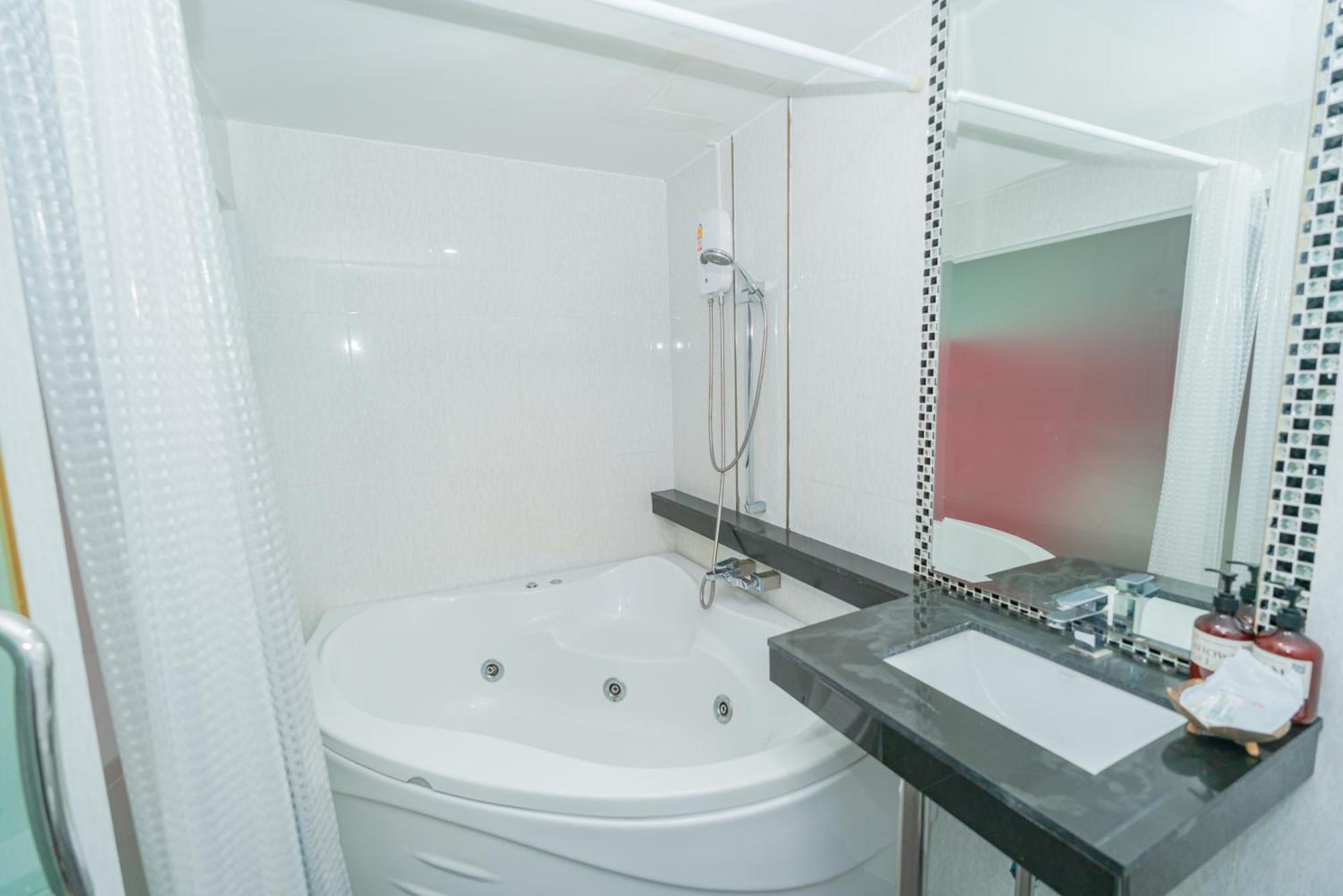 Patong Diamond Hotel Екстер'єр фото